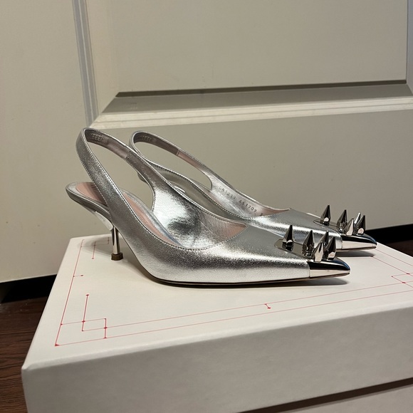 Worn once, ultra chic, Versatile little punk number. - Picture 1 of 5